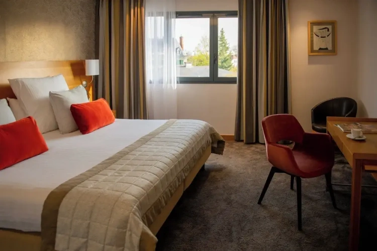 Standard Double room with city view