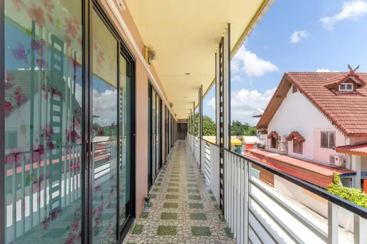 Brown Home Sattahip @ 19