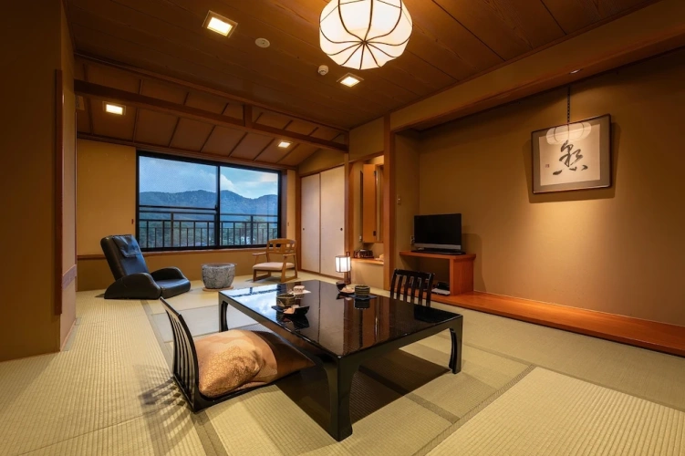 Standard room with mountain view