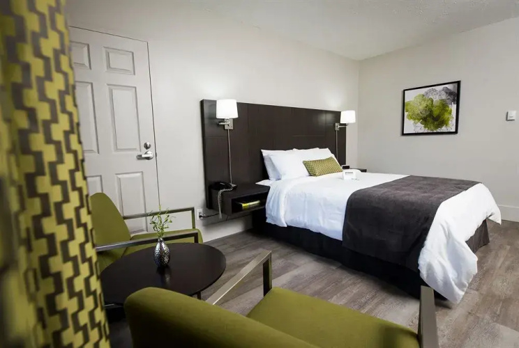 V Hotel & Suites
