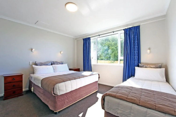 289 Midway Motel