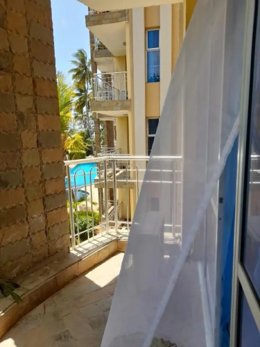 Lovely 2 bedroom beach front apartment
