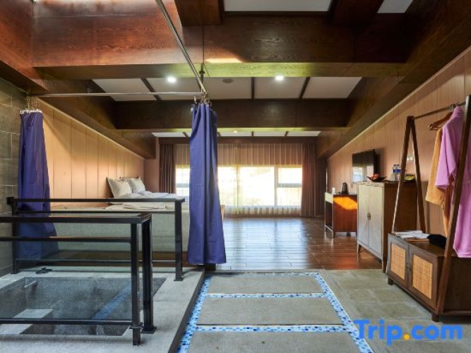Standard room with mountain view