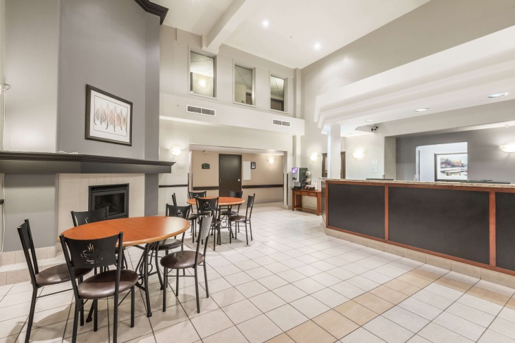 Super 8 by Wyndham Sainte Agathe Des Monts photo 20