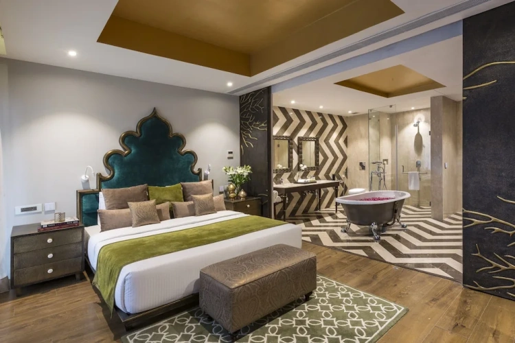 Presidential Suite with balcony and with lake view