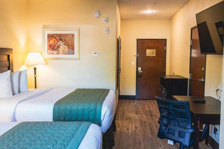 Grander Inn & Suites