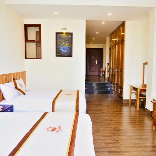 Premier Sextuple room with balcony