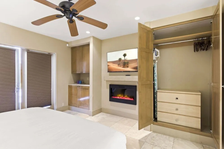 Poolside Fun King Suite