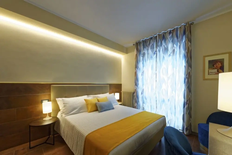 Red No. 2 Double room
