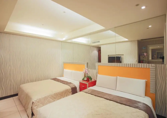 Happy hotel