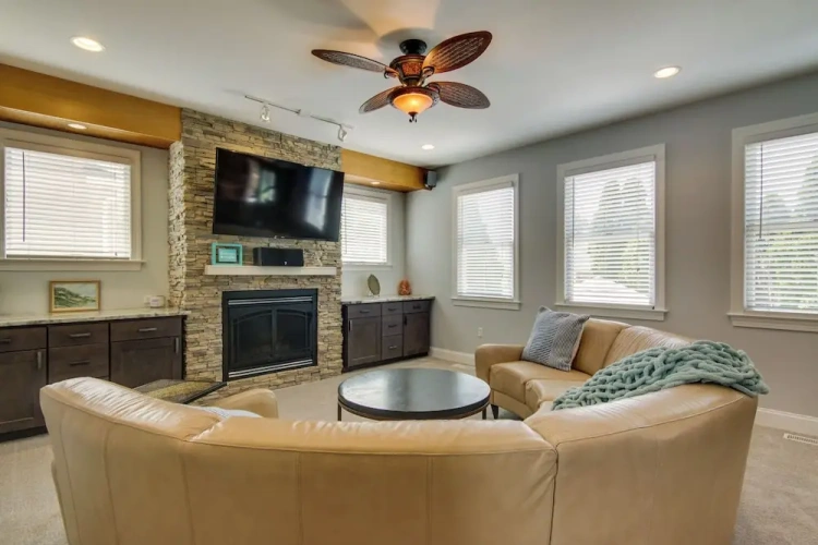 5 Bedrooms Cottage