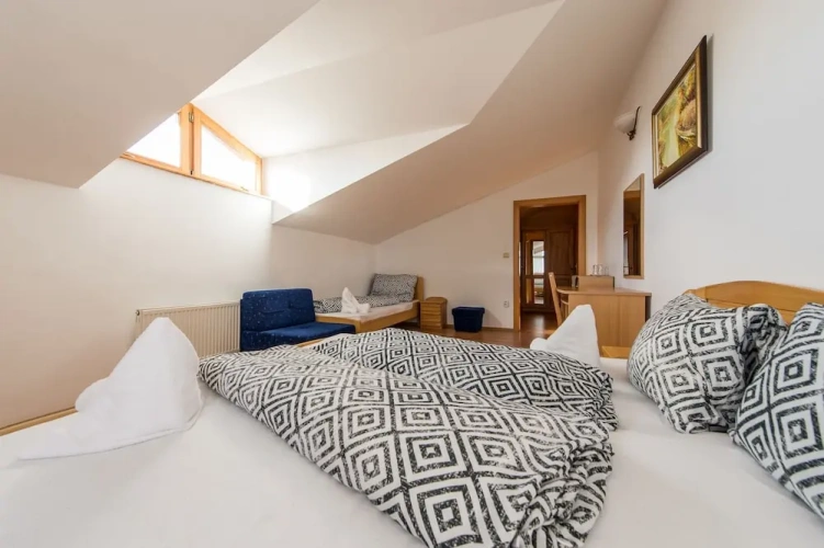 Standard Triple room