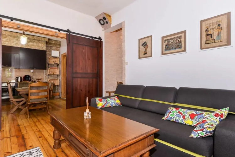 FM Deluxe 2-BDR Apartment - The Balkan