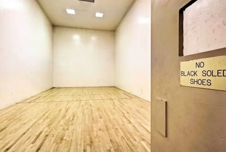 3 Bedrooms Apartment