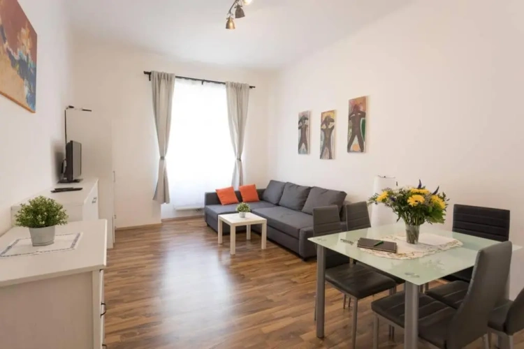 2 Bedrooms Apartment