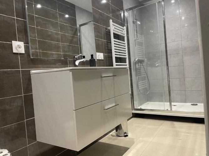 2 Bedrooms Apartment
