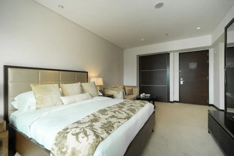Luton Vacation Homes - Address Marina
