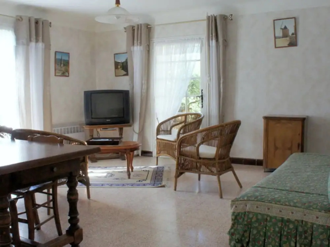 Lovely Holiday Home in Saint-saturnin-lès-apt With Pool