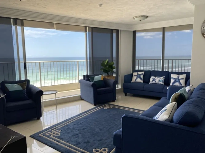 3 Bedrooms Apartment