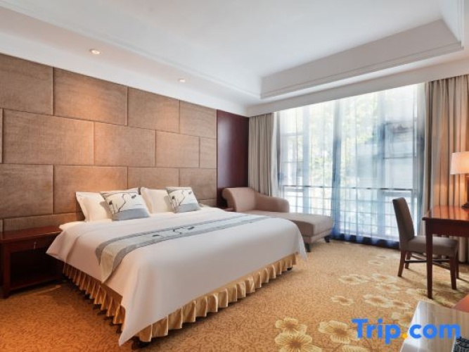 1 Bedroom Deluxe Suite