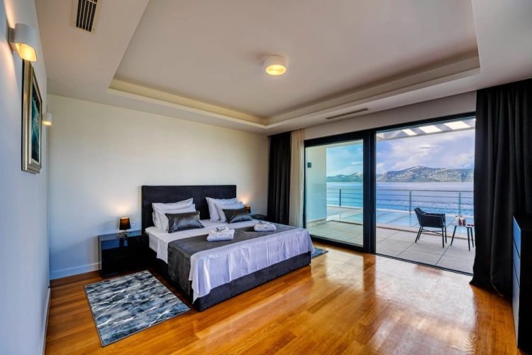 4 Bedrooms Villa with sea view