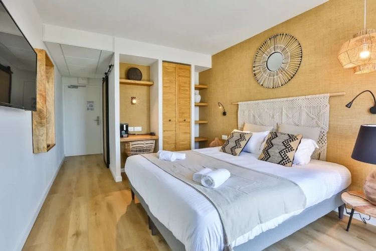 Double room with balcony and with sea view