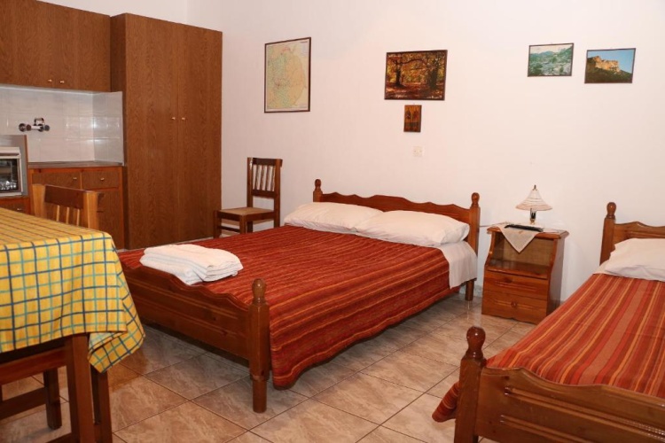 Standard Triple room