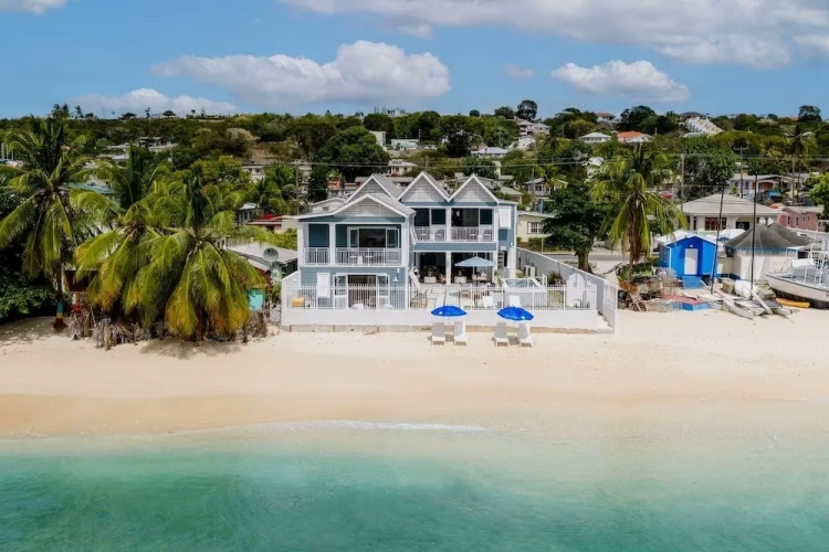 4 Bedrooms Villa