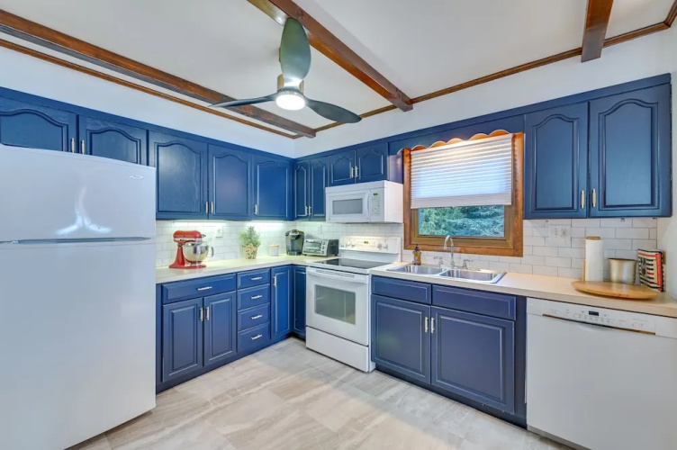 Vacation Rental Home ~ 2 Mi to Windham Mountain!