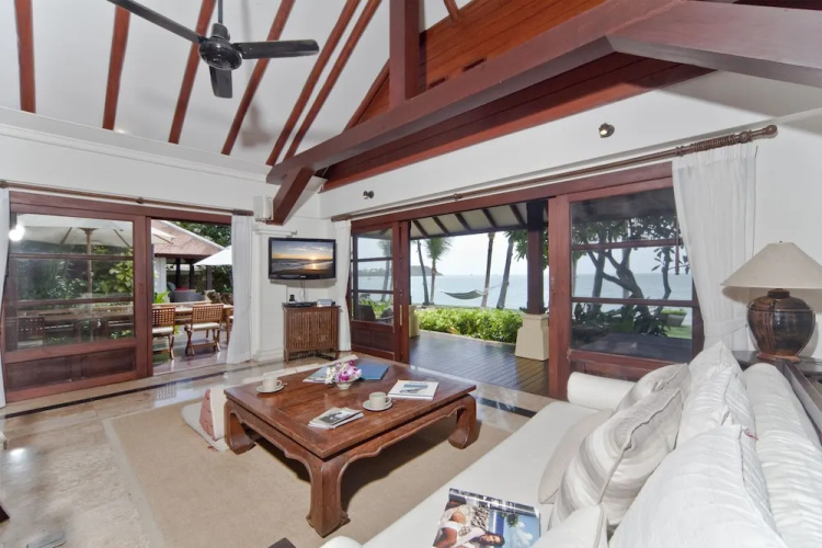 Bangrak Beachfront Villa
