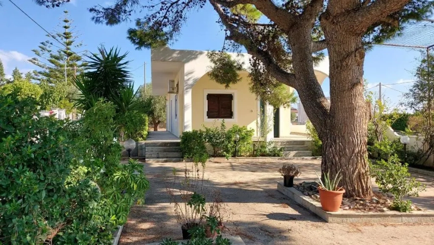 4 Bedrooms Cottage