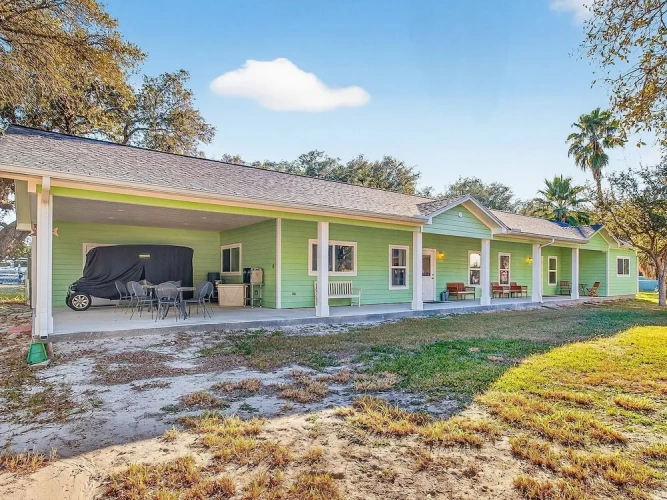 2 Bedrooms Cottage