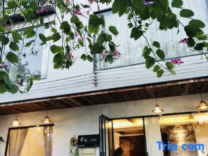 Yuehu Lakeview Guesthouse