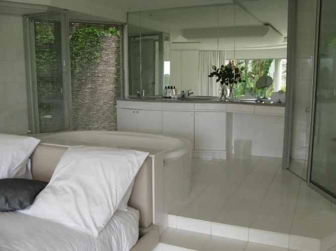 5 Bedrooms Cottage