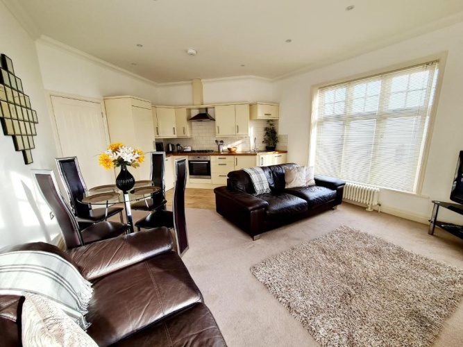 2 Bedrooms Apartment