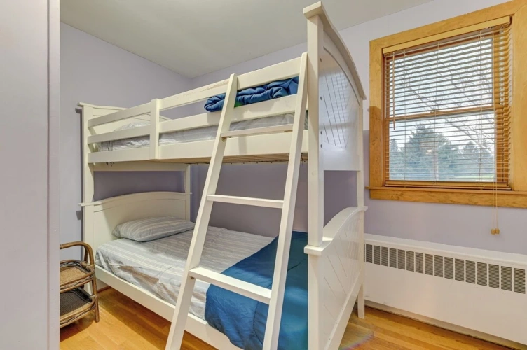 5 Bedrooms Cottage