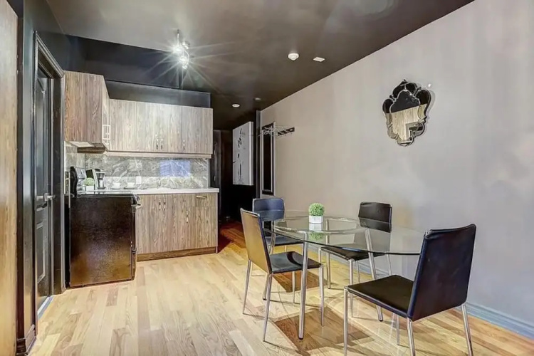 Golden District Yul Standard Studio