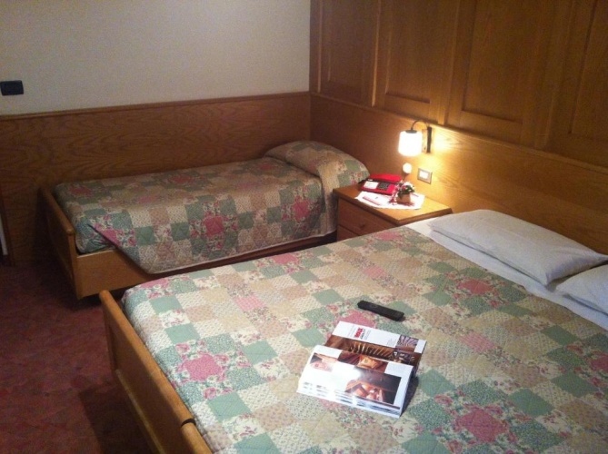 Standard Triple room