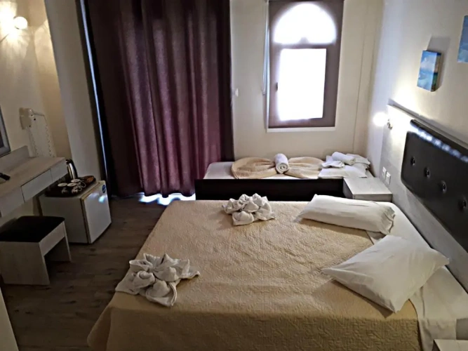 Standard Triple room