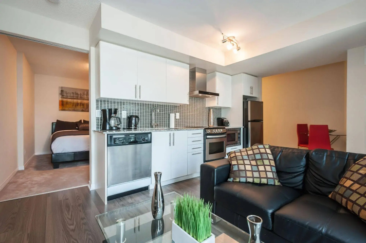 Life Suites - Front and Spadina