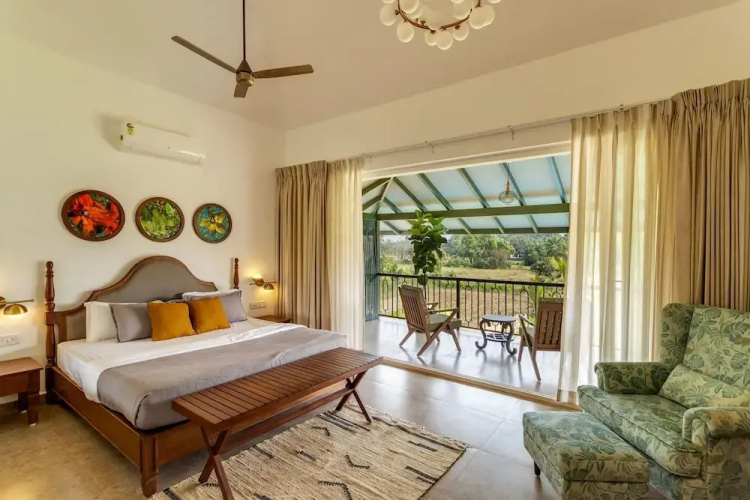 Field View Villa With Pool Perfect for Big Groups
