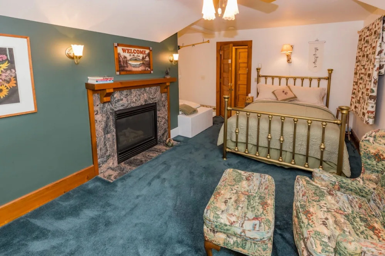 The Firelight Inn on Oregon Creek Bed and Breakfast