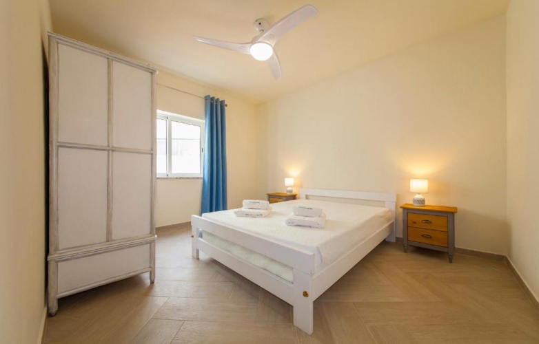 3 Bedrooms Apartment
