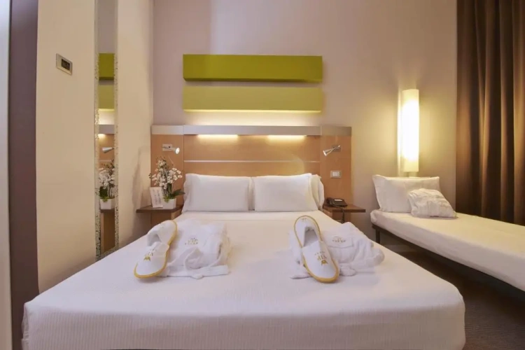 Standard Triple room