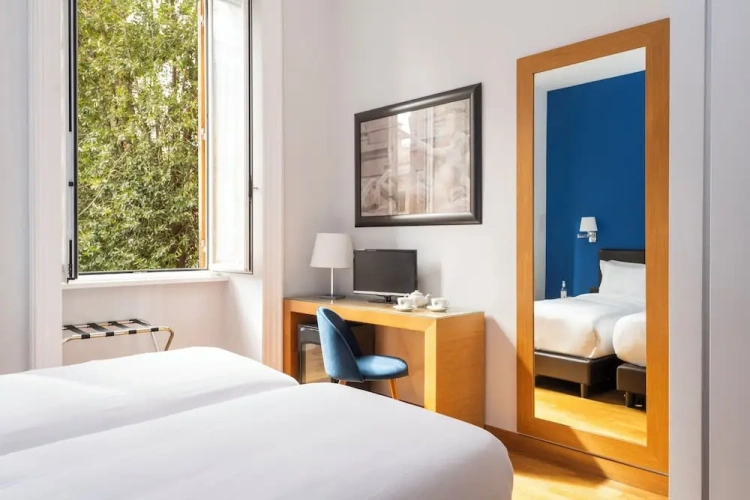 Standard Double room with city view
