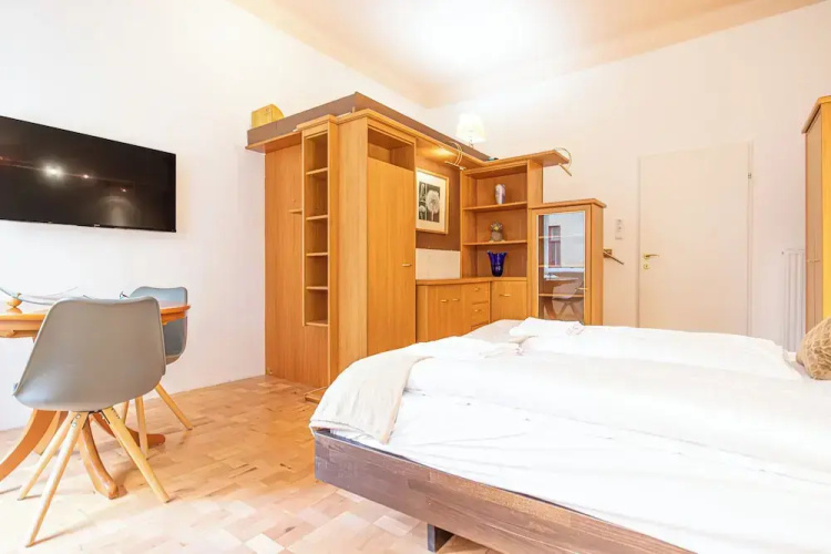 Chic 2BR City Stay Central Location