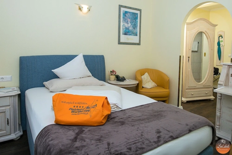Standard Single room with balcony and with garden view