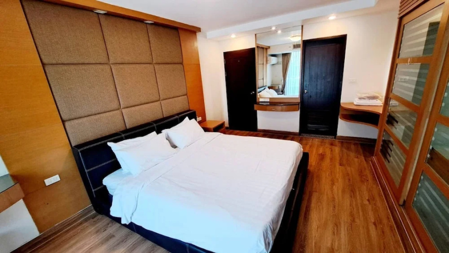 5B - 2 Bedroom Downtown Apartment With Shared Pool