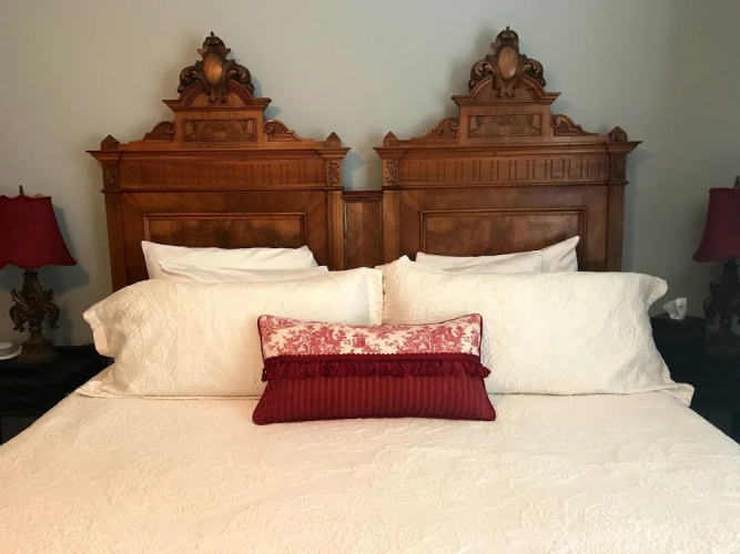Bama Bed & Breakfast Campus