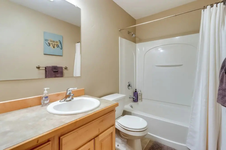 Accommodating Anchorage Abode < 1 Mi to Jewel Lake